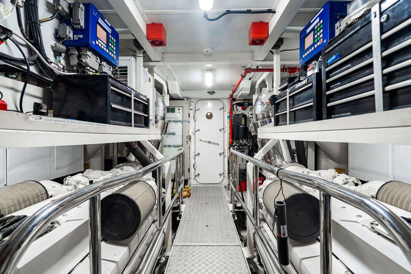 Buy a yacht Oasis 95 Motor Yacht