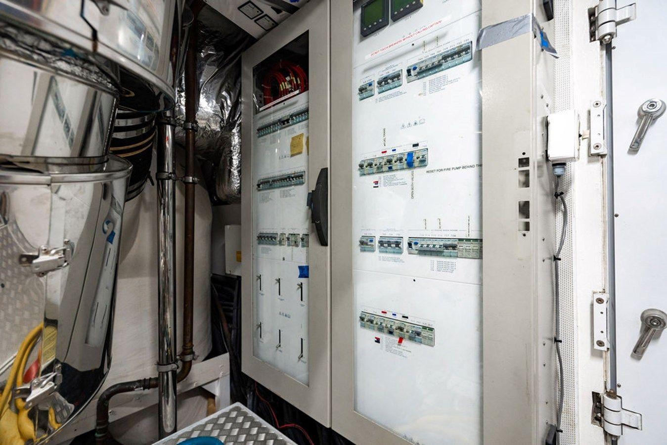 Buy a Oasis 2010 at Shestakov Yacht Sales