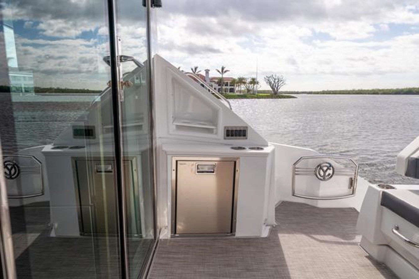 DUKE - Cruisers Yachts