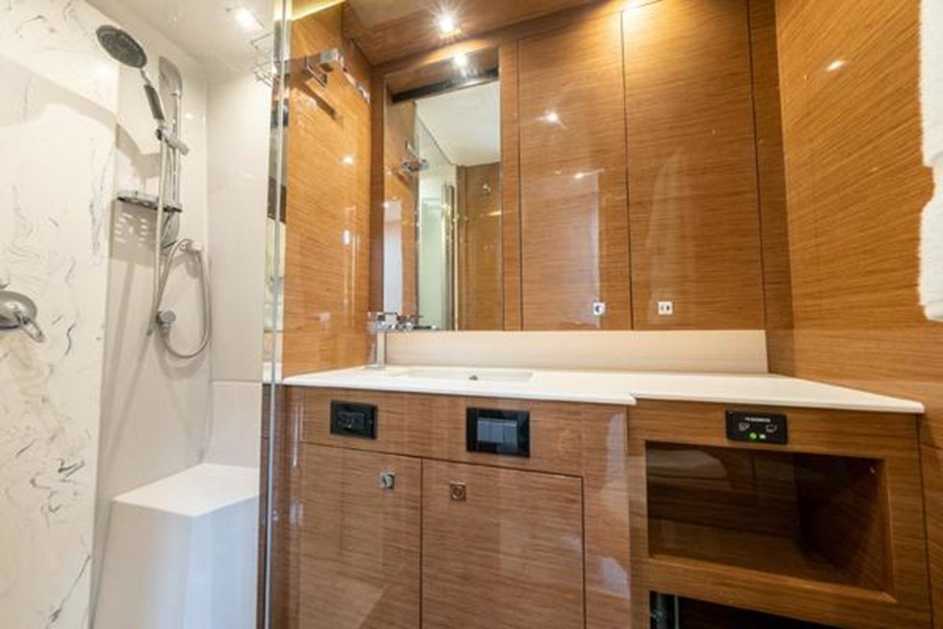 Buy a yacht DUKE 50 Cantius