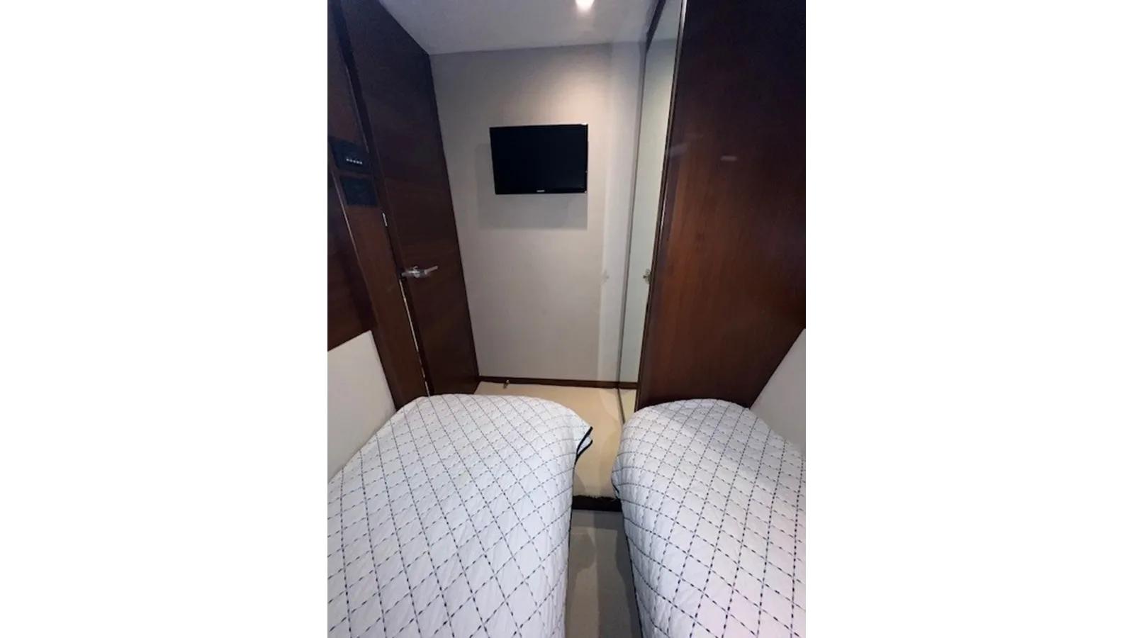 Buy a yacht DEBT SETTER 2014