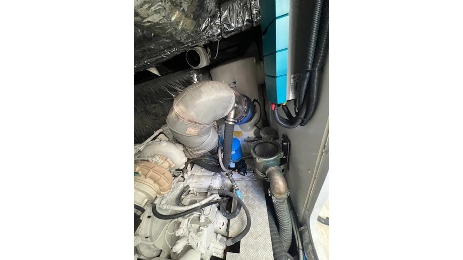 DEBT SETTER 52 Fly price