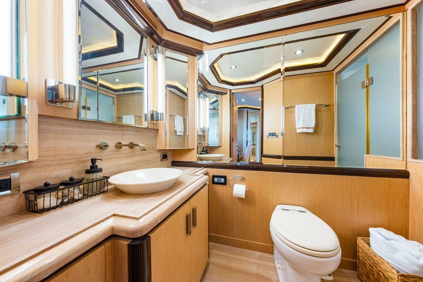 Buy a yacht Relentless