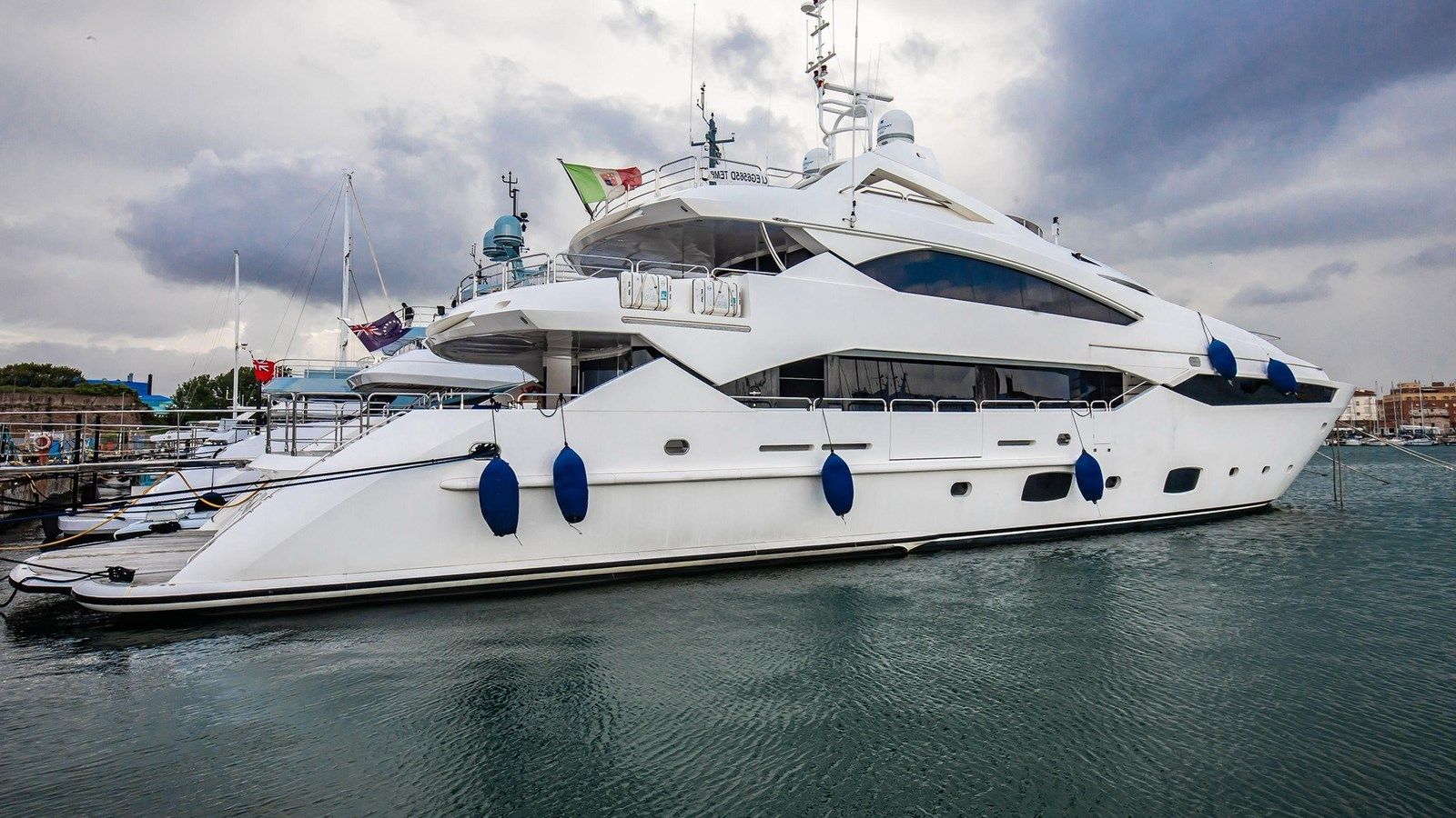 DESEO - Sunseeker yacht sale