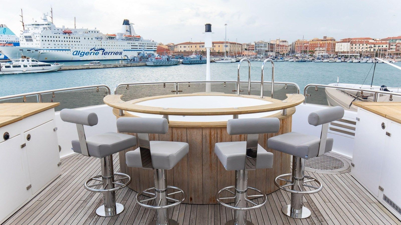 Buy a yacht DESEO - Sunseeker