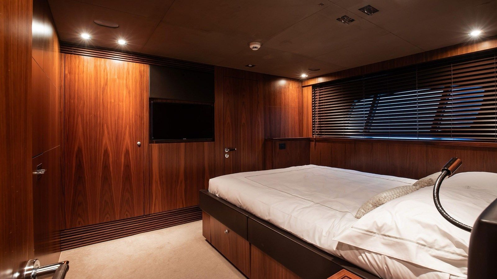 Buy a DESEO - Sunseeker at Shestakov Yacht Sales