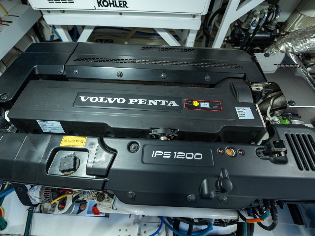 Buy a yacht Sub-Par 71