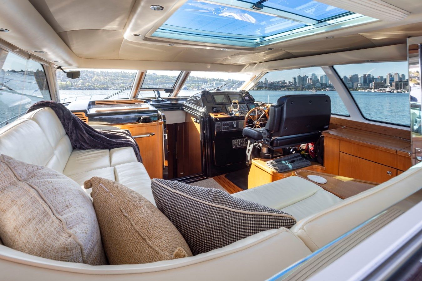 the best price on La Dulce Vida - Tiara