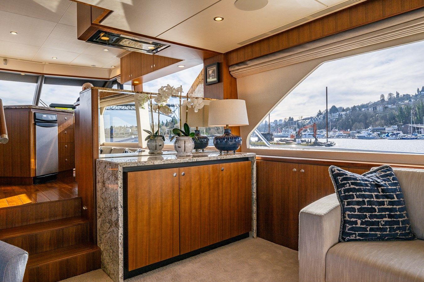 Buy a yacht Island Breeze 73