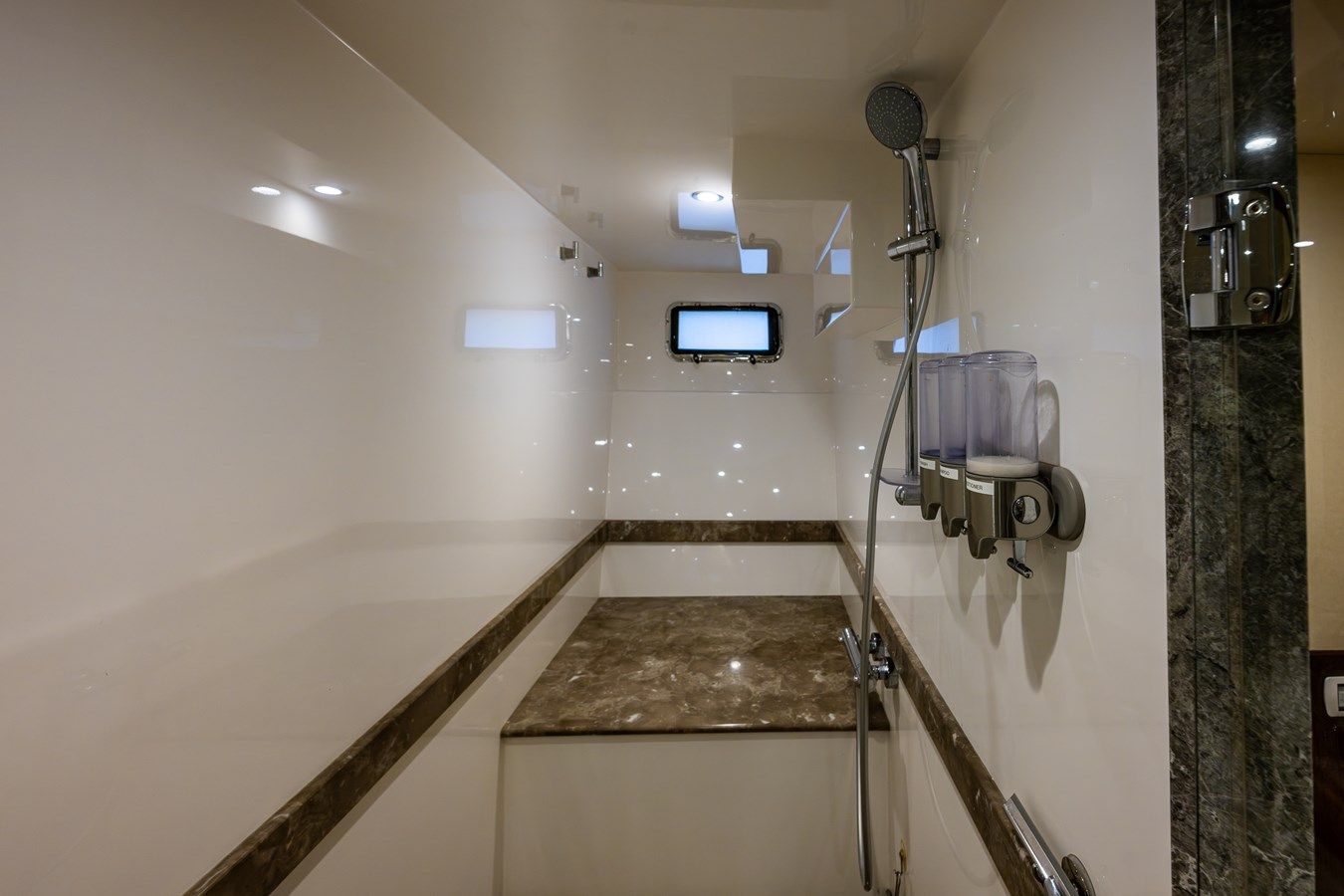 Buy a yacht Island Breeze 72 Pilothouse