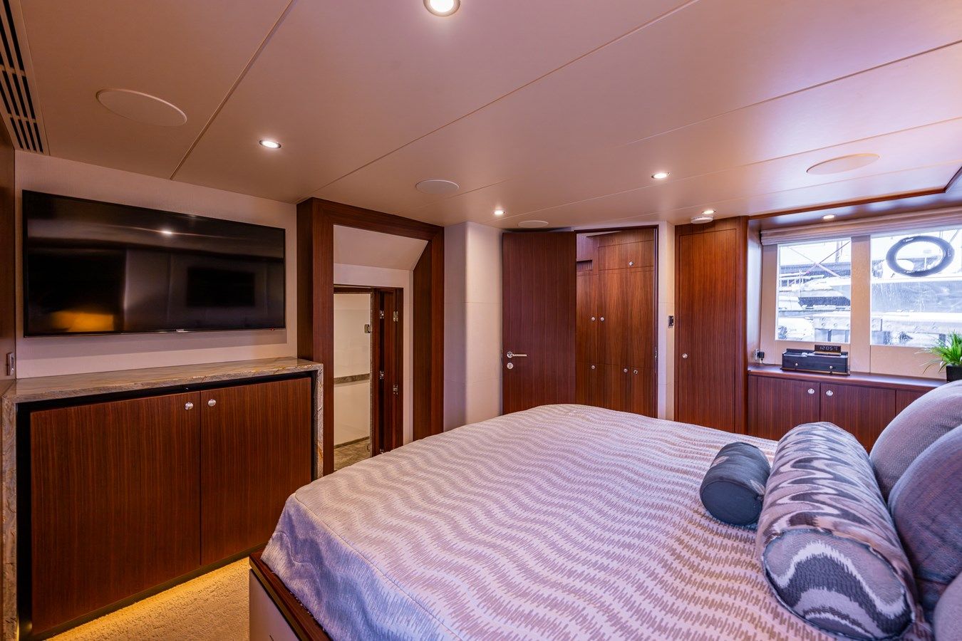 Buy a yacht Island Breeze - Ocean Alexander