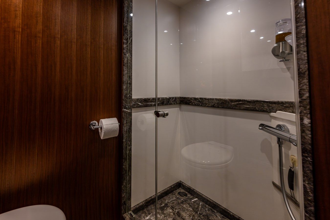 the best price on Island Breeze 72 Pilothouse