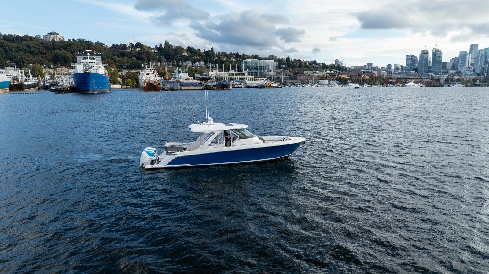 Buy a yacht Flueid Drive - Tiara