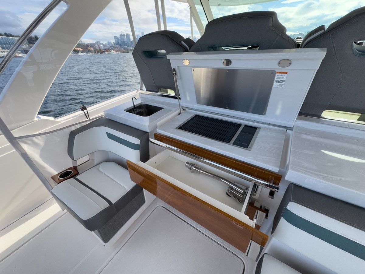 best yacht sales deals Flueid Drive - Tiara