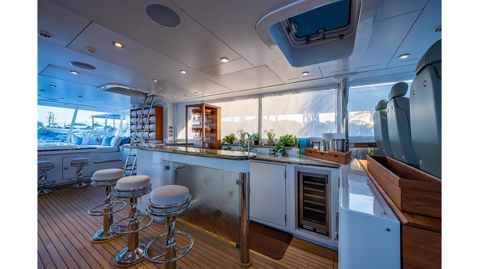 the best price on KASHMIR Raised Pilothouse