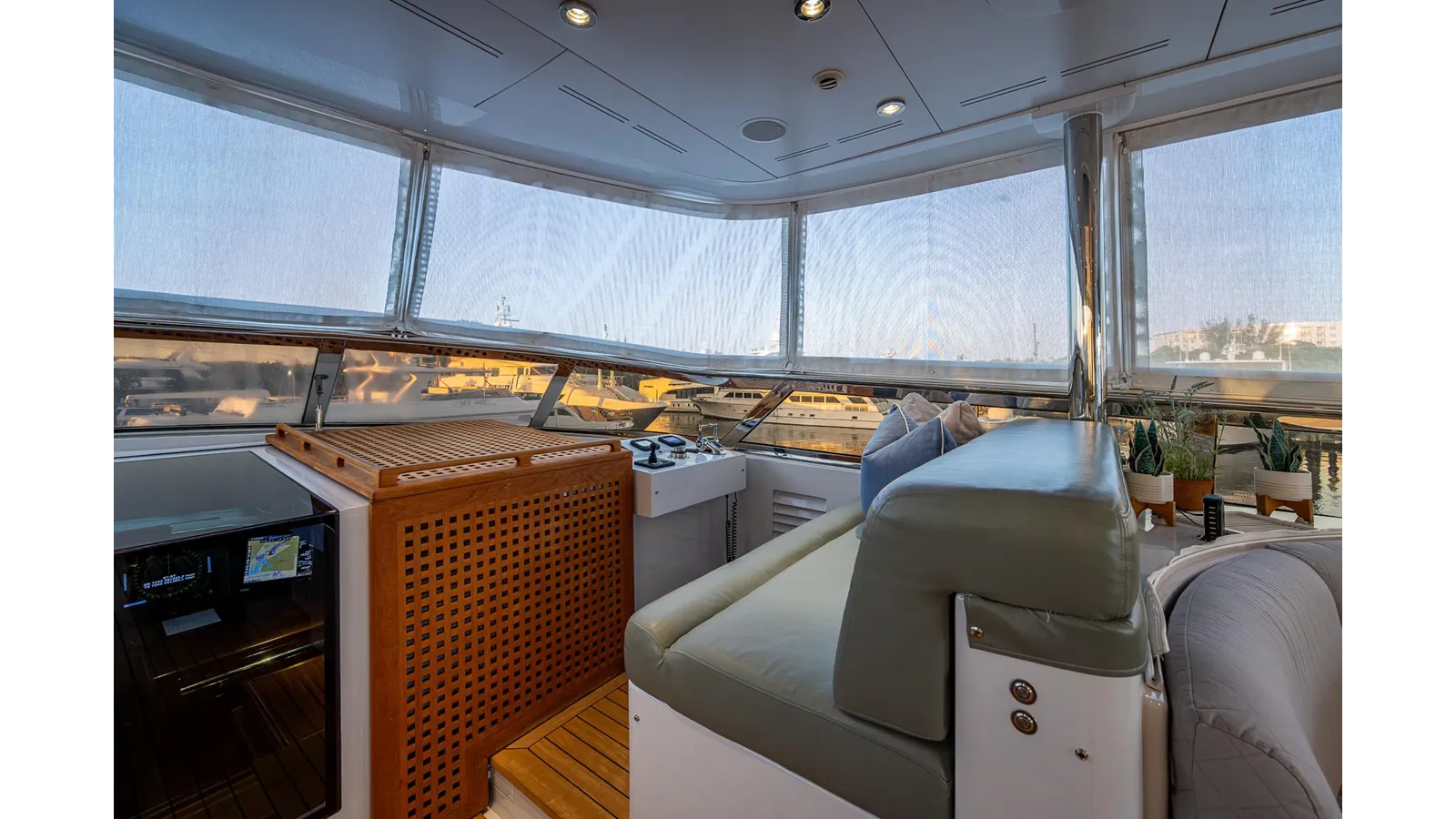 best yacht sales deals KASHMIR Raised Pilothouse