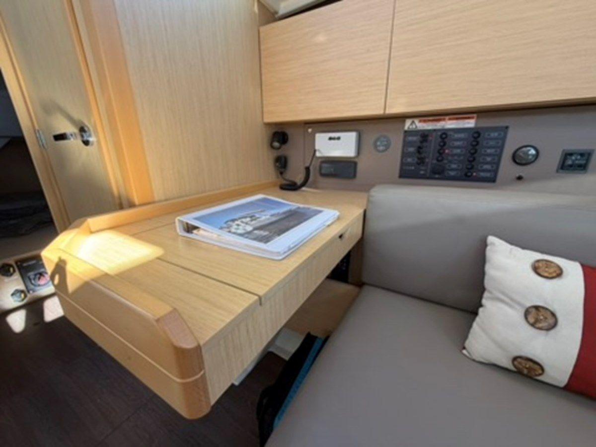 NEW LATITUDE Oceanis