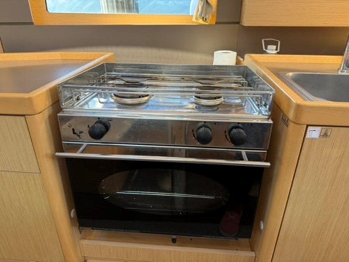 the best price on NEW LATITUDE Oceanis