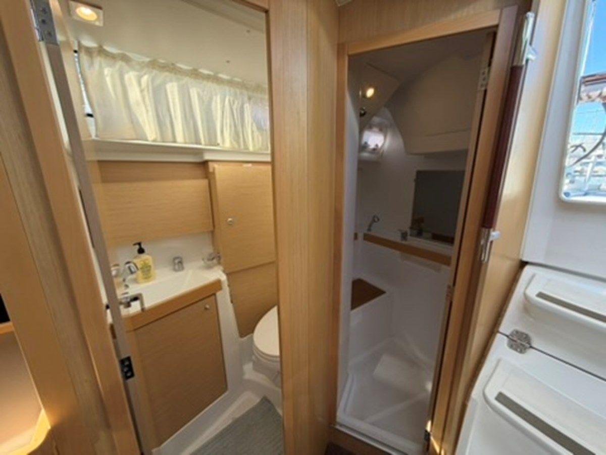 NEW LATITUDE - Beneteau yacht sale