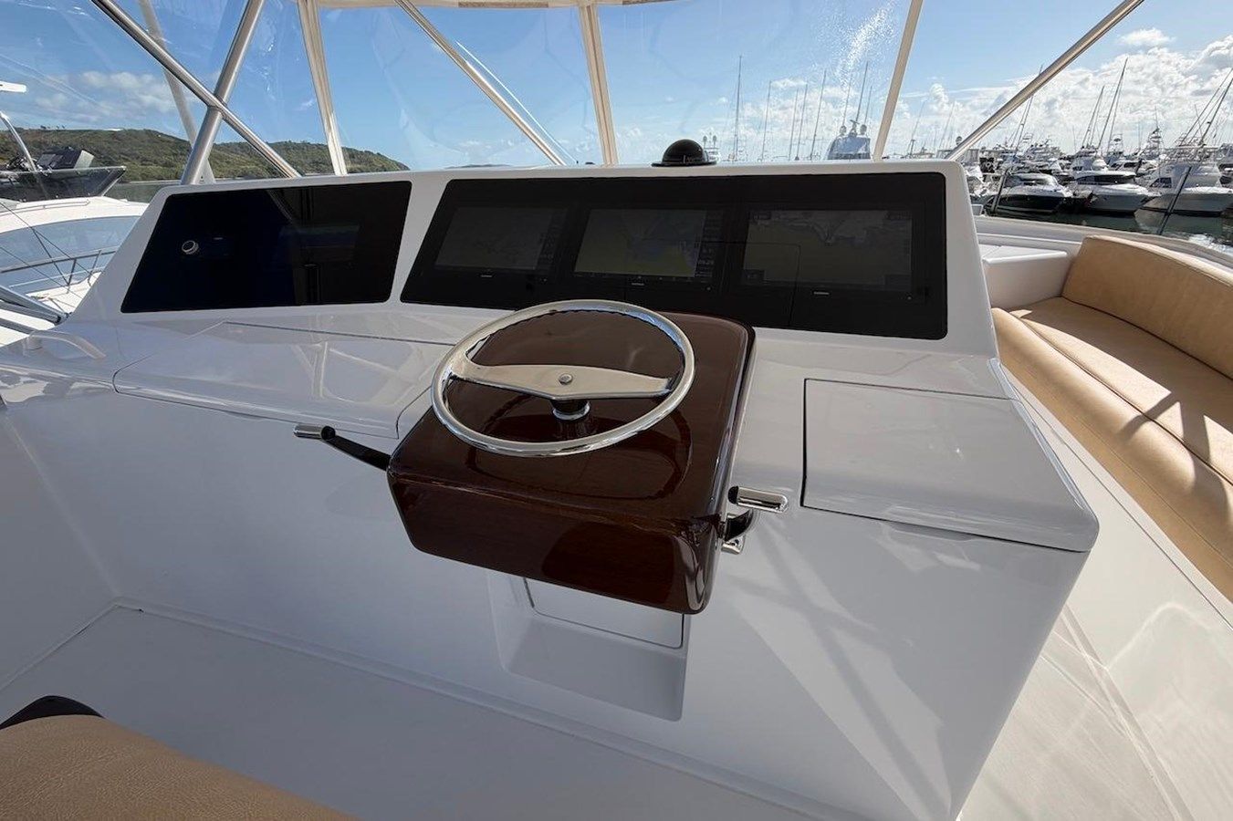 Купить яхту Breakaway 56 в Shestakov Yacht Sales