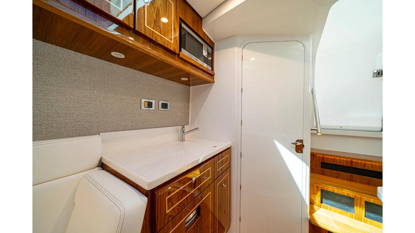 Buy a yacht 48 CAMPEON - HCB