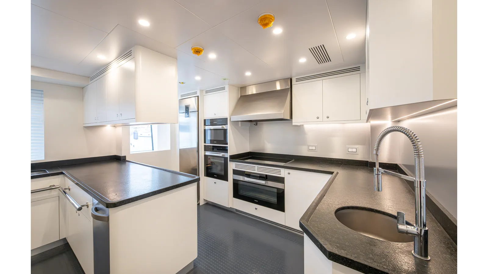 Продажа яхты SEVEN SEAS - RMK MARINE