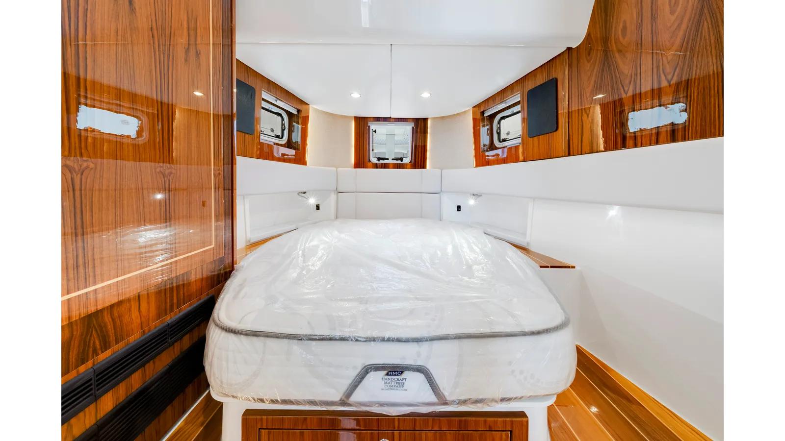 Buy a yacht 56 Suenos GIX - HCB