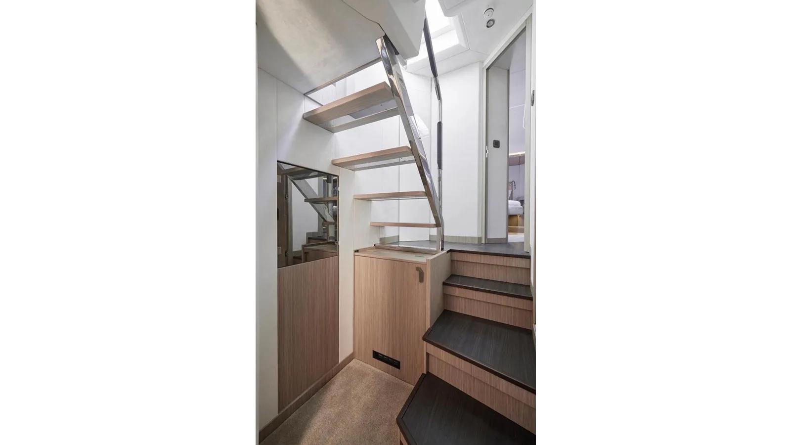 Buy a yacht F5.7 - PRESTIGE