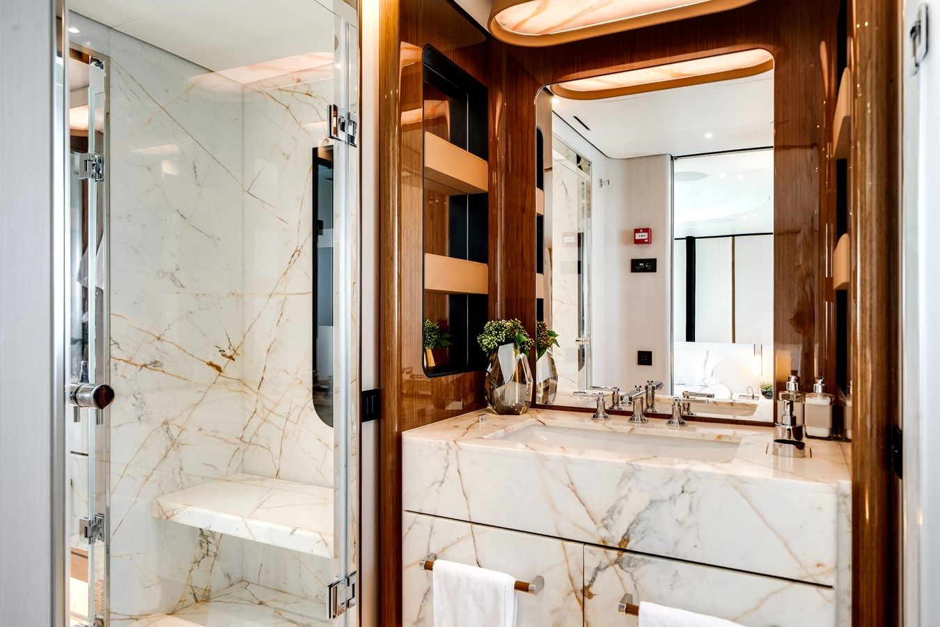 the best price on TYCOON - Azimut Yachts