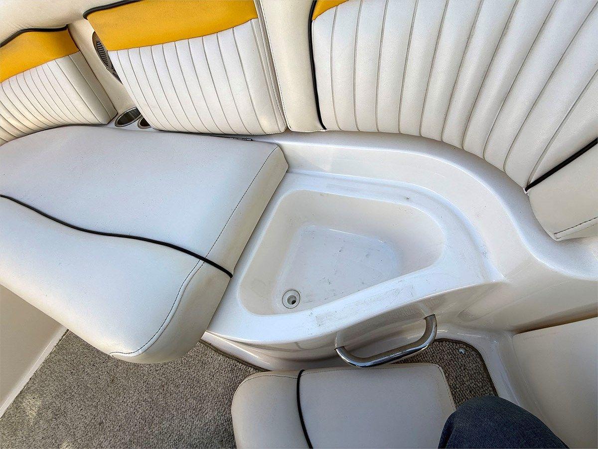 22' Hurricane 2008 Sun Deck 220