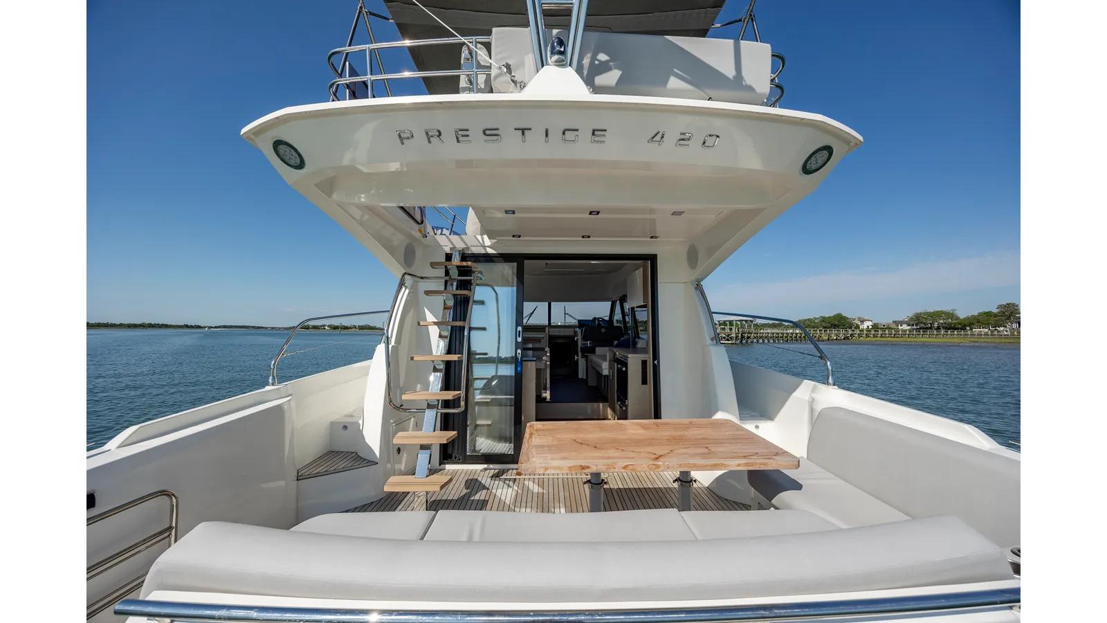 Buy a yacht 420 - PRESTIGE