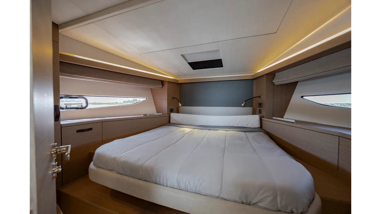 best yacht sales deals 420 - PRESTIGE