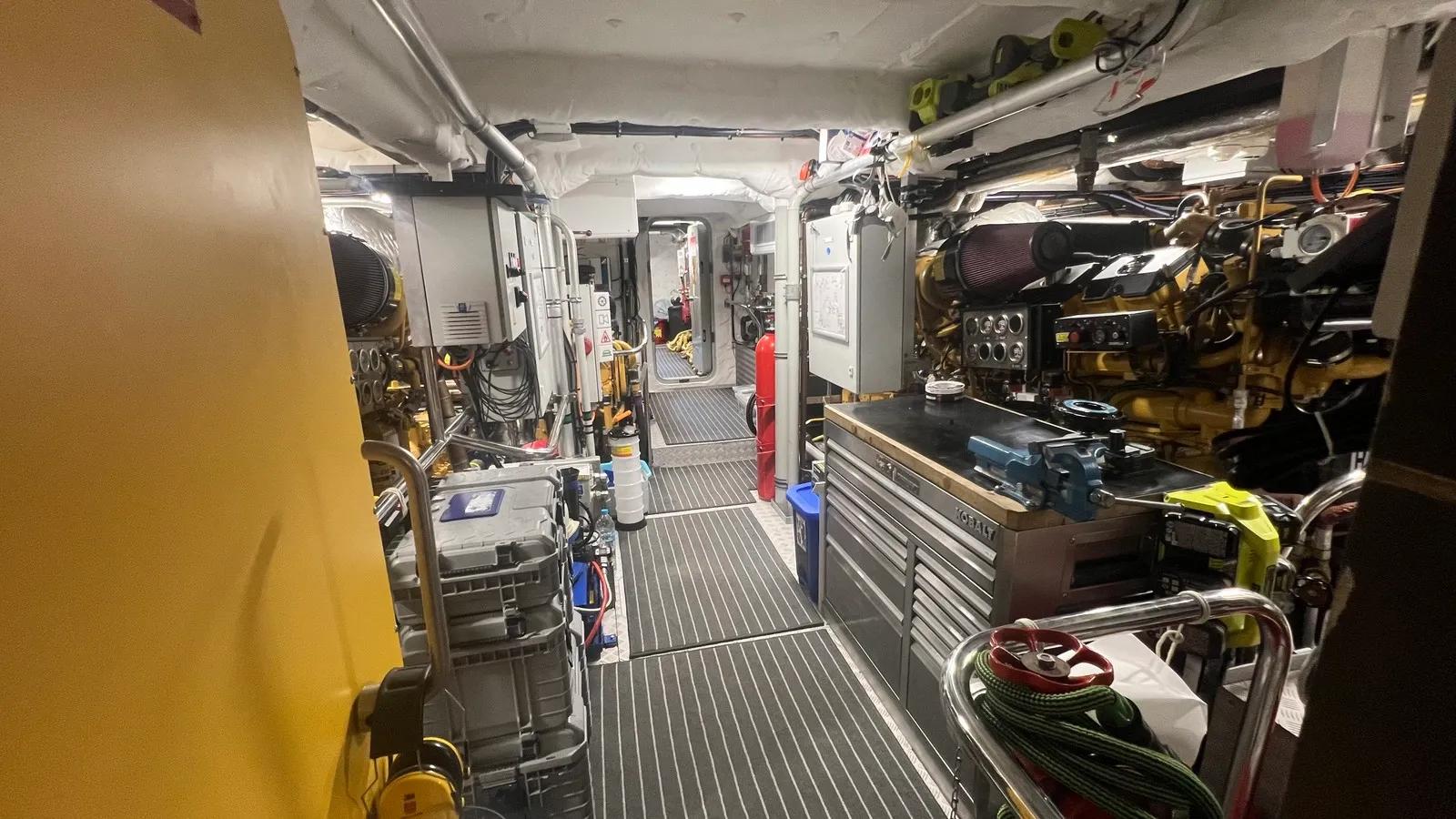 Buy a yacht NO DESTINATION 123