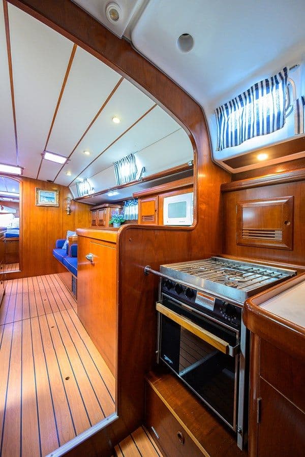 best yacht sales deals WINDIGO 2003