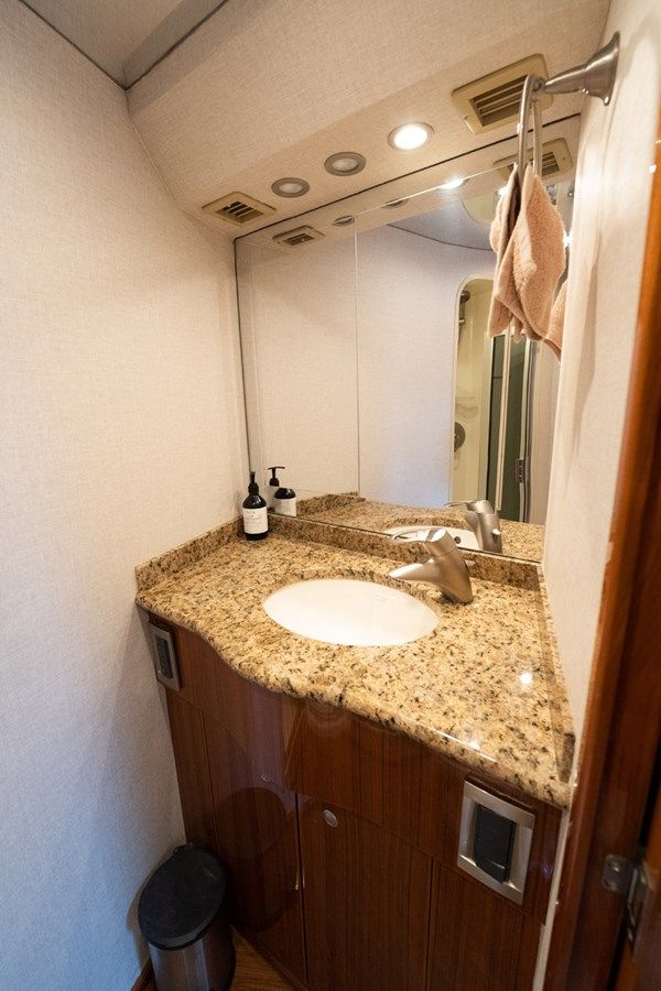 Купить яхту Defiance 64 в Shestakov Yacht Sales