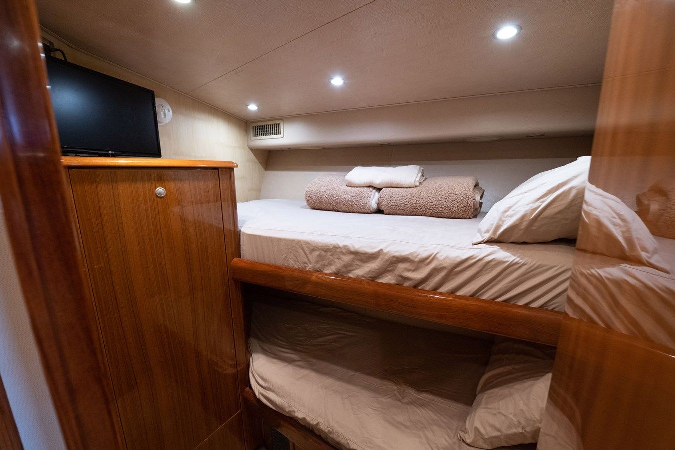 Стоимость яхты Defiance 64