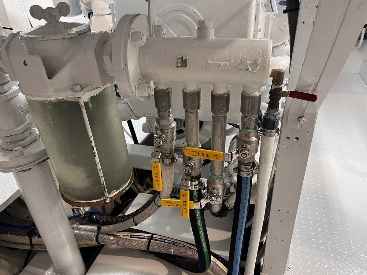 Buy a yacht MON SHERI 108