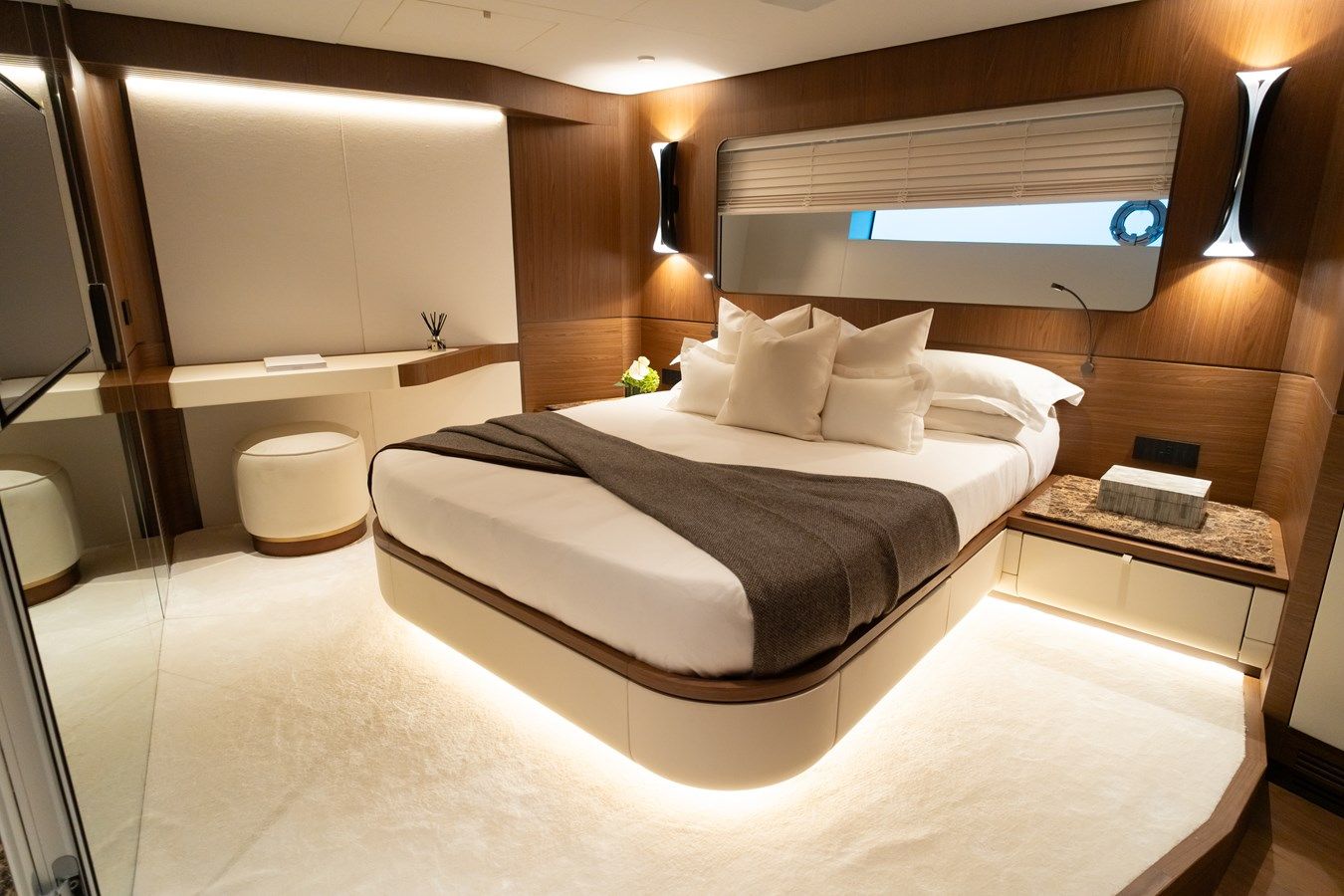 Купить яхту EXTRA X90 FAST - EXTRA YACHTS в Shestakov Yacht Sales