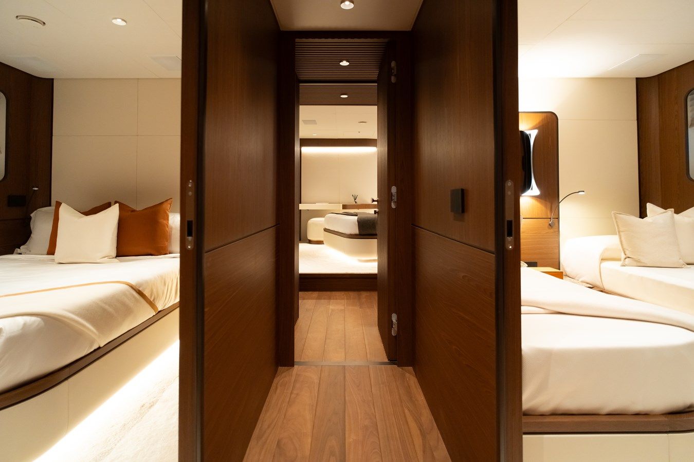 Лучшие предложения покупки яхты EXTRA X90 FAST - EXTRA YACHTS