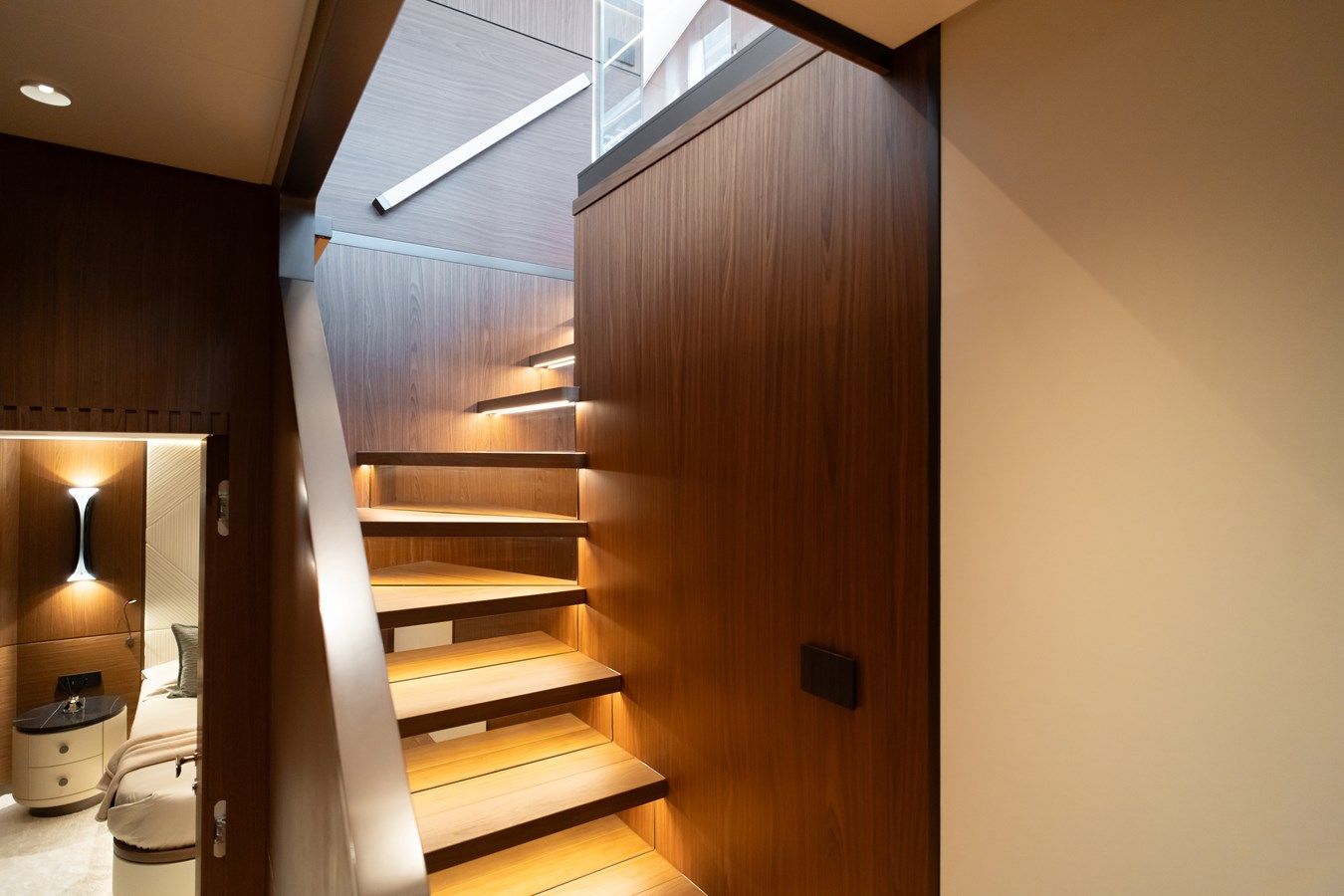 Лучшая цена на EXTRA X90 FAST - EXTRA YACHTS