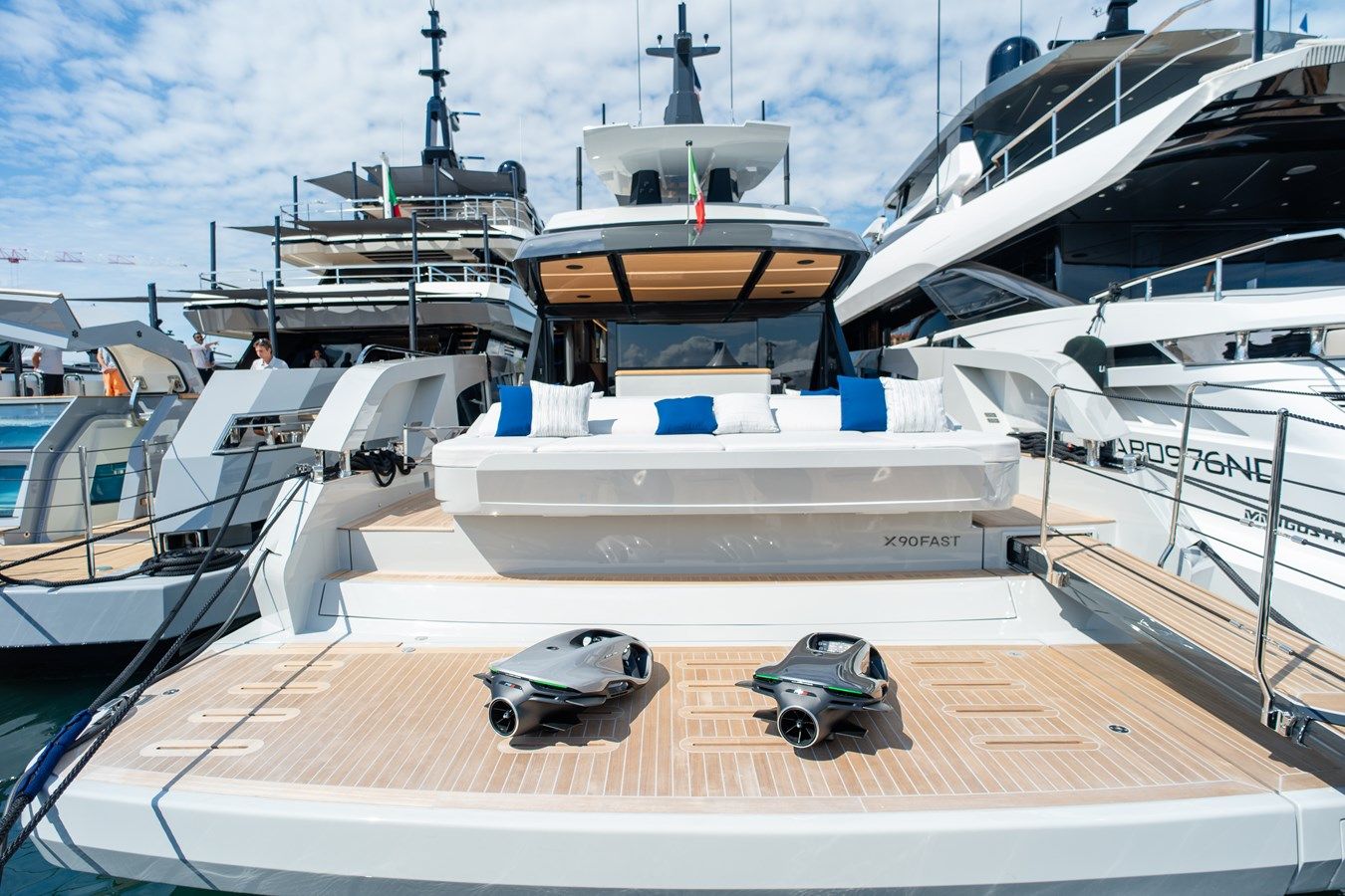 Лучшая цена на EXTRA X90 FAST - EXTRA YACHTS