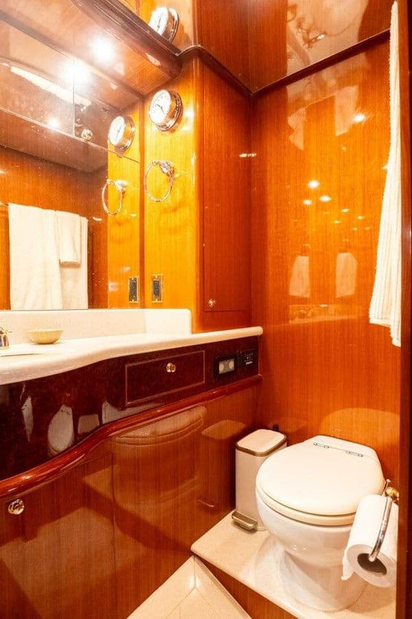 Buy a yacht WHILEAWAY III 630 Pilothouse