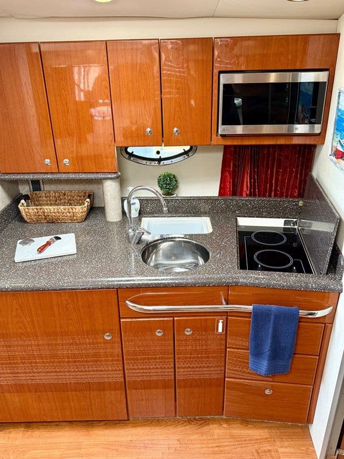 Buy a yacht HOW WE ROLL - Formula Boats