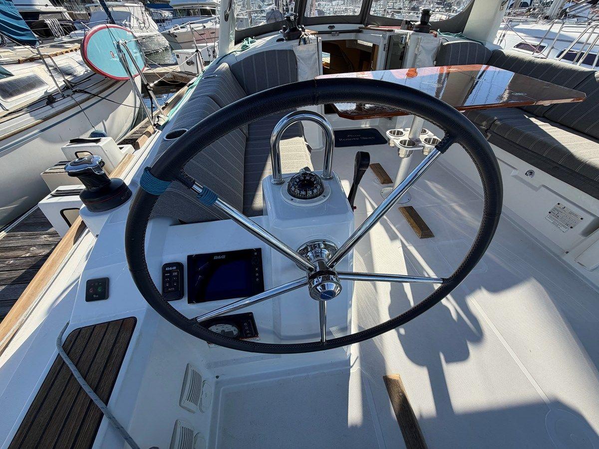 NEW LATITUDE - Beneteau yacht sale