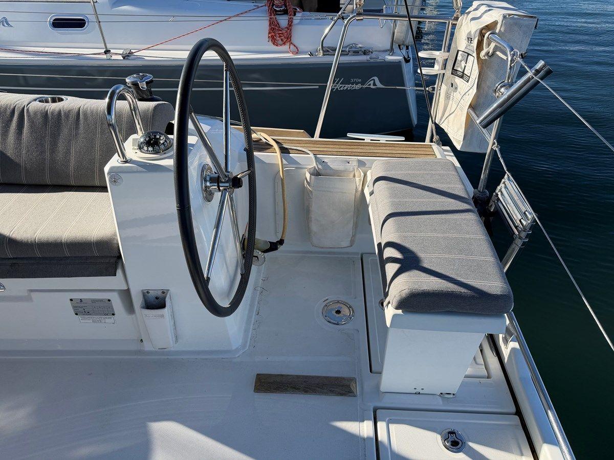 Buy a yacht NEW LATITUDE - Beneteau