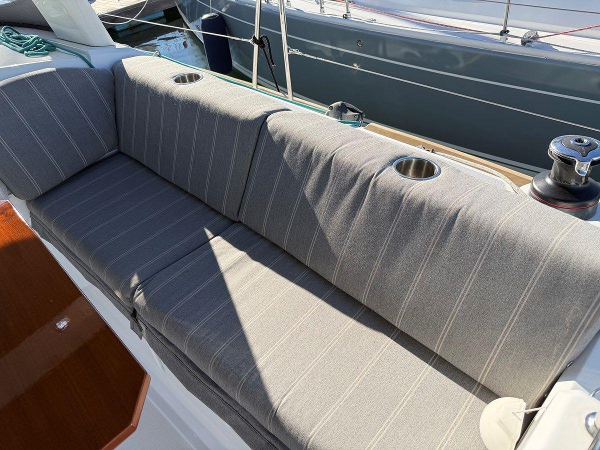 the best price on NEW LATITUDE Oceanis