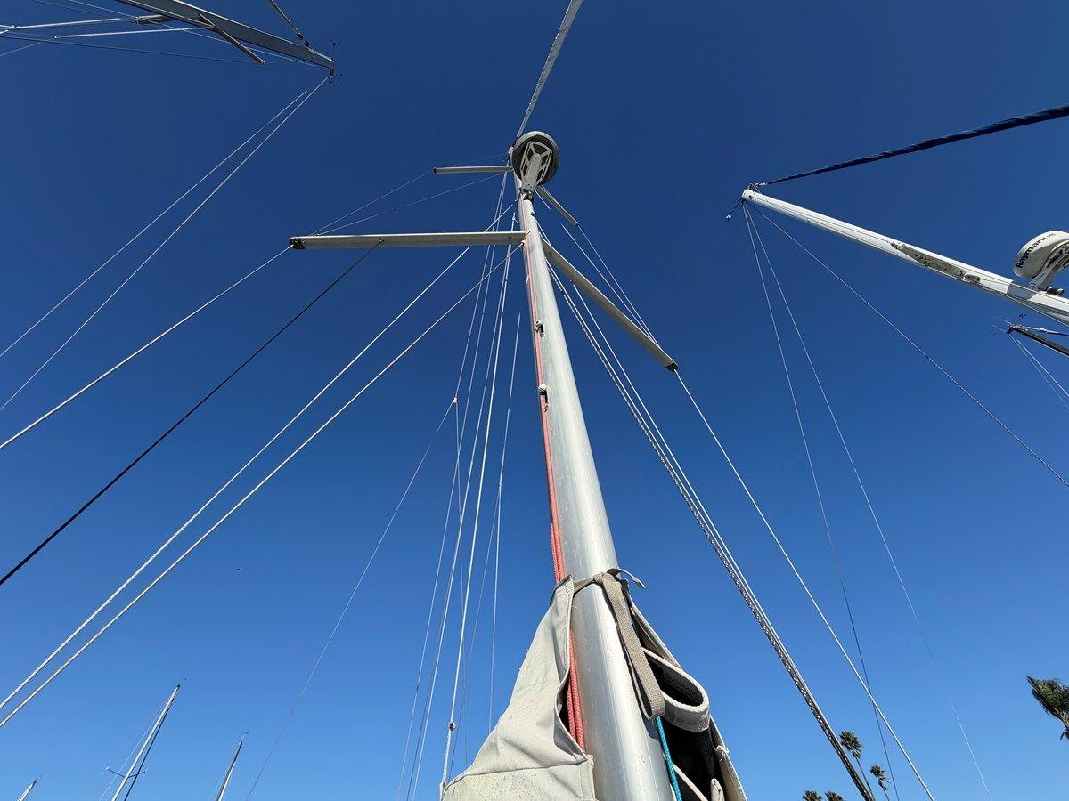 best yacht sales deals NEW LATITUDE Oceanis