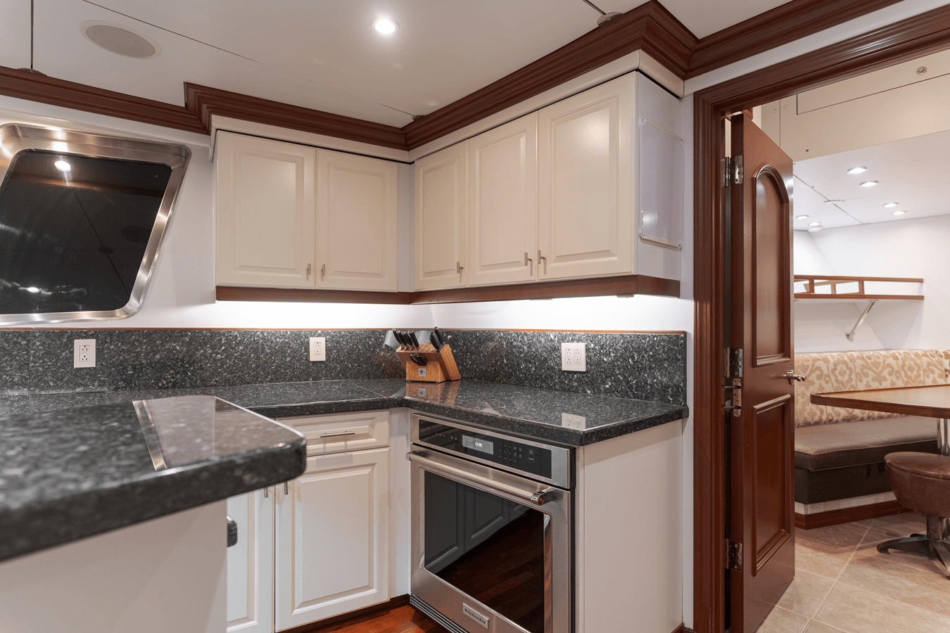 Купить яхту Huracan 1991 в Shestakov Yacht Sales