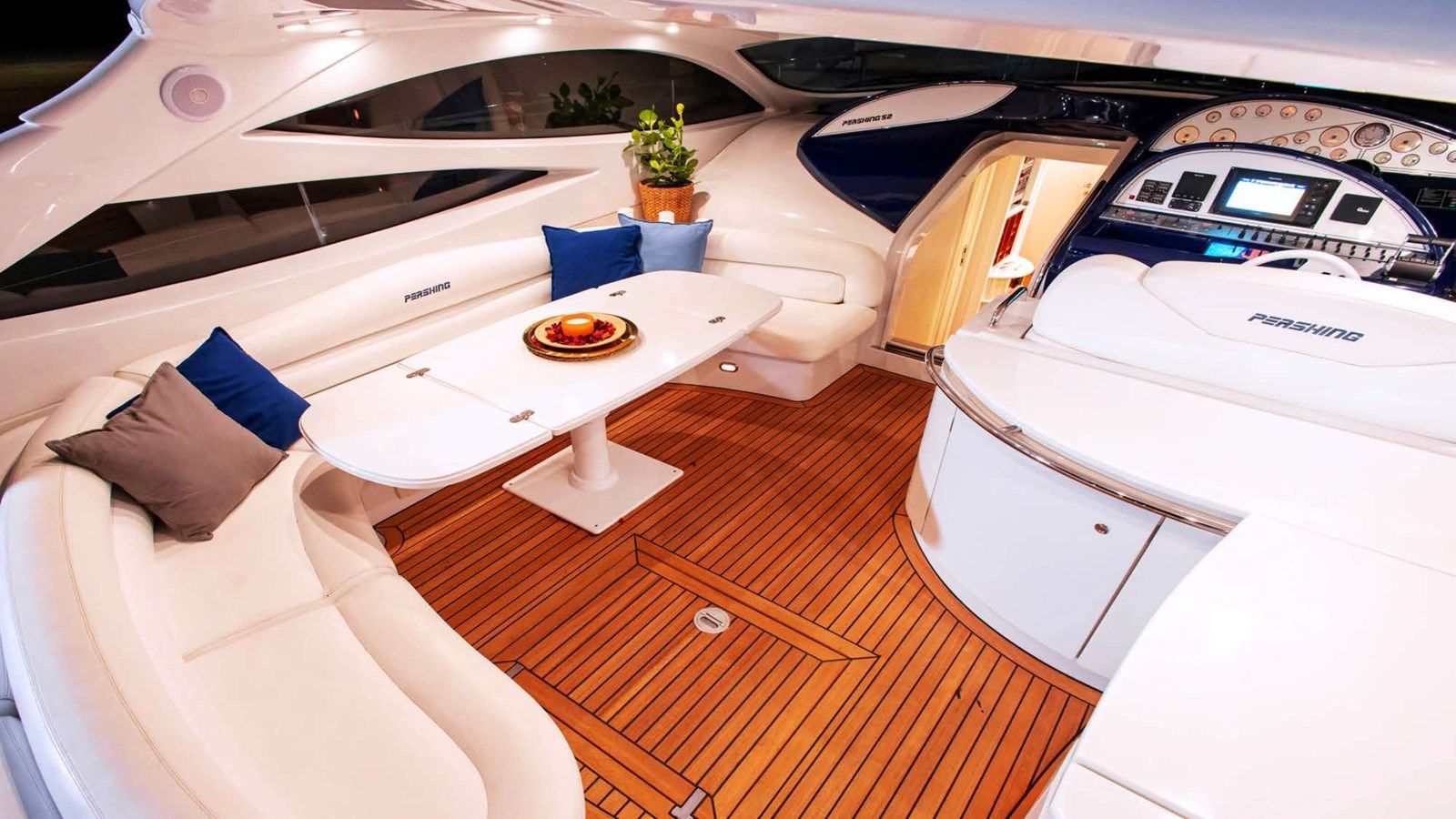 Buy a yacht MIRA - PERSHING