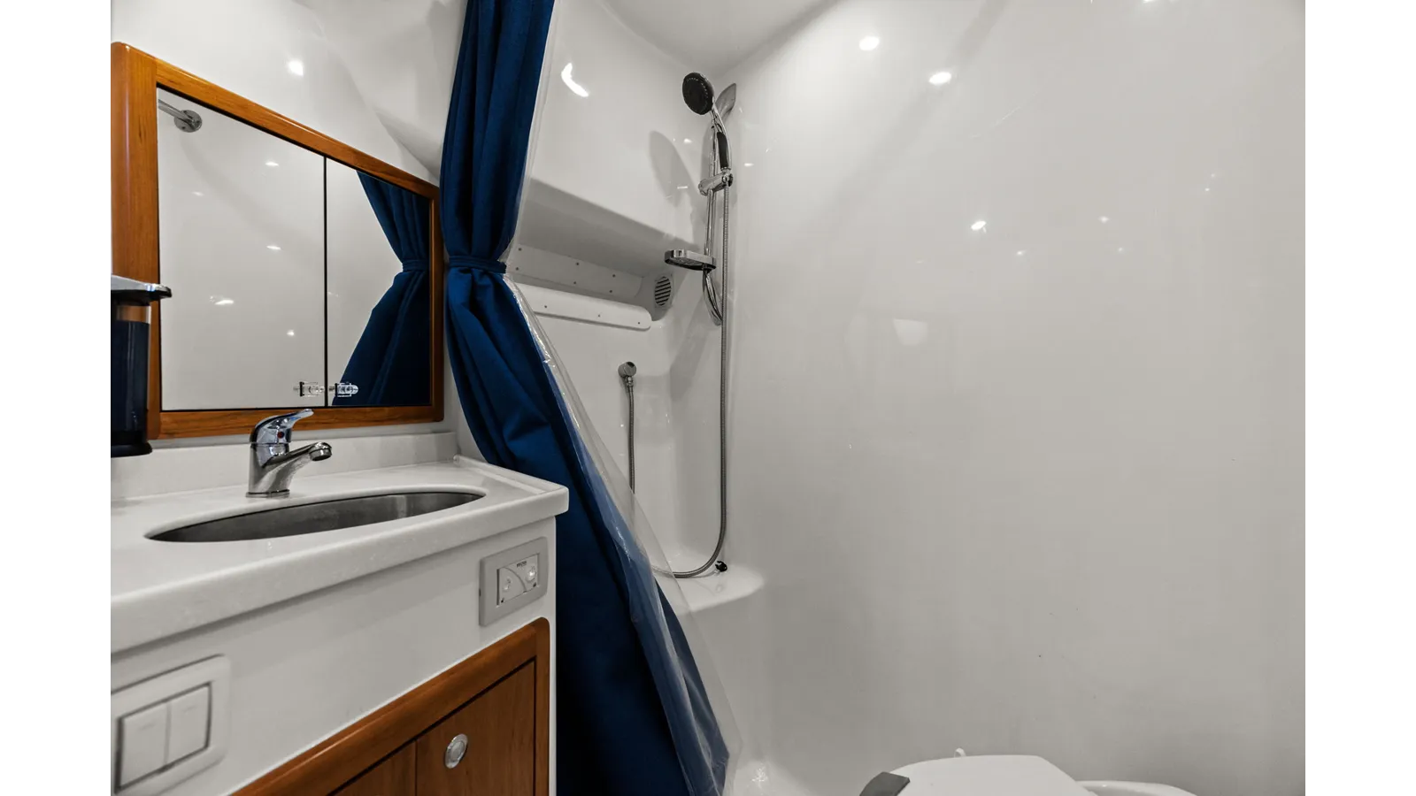 Tiburon 410 Express yacht sale